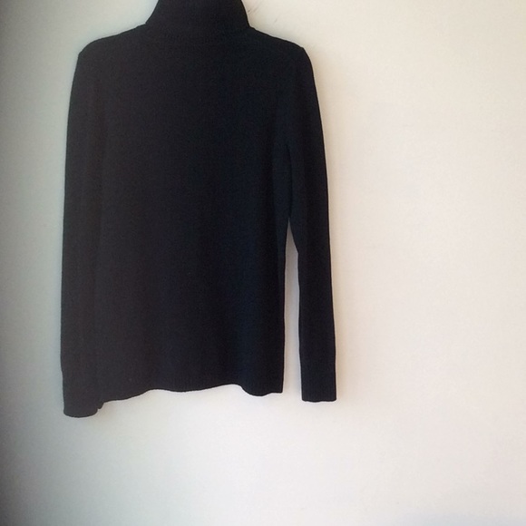 Gap sweater. - Picture 3 of 3